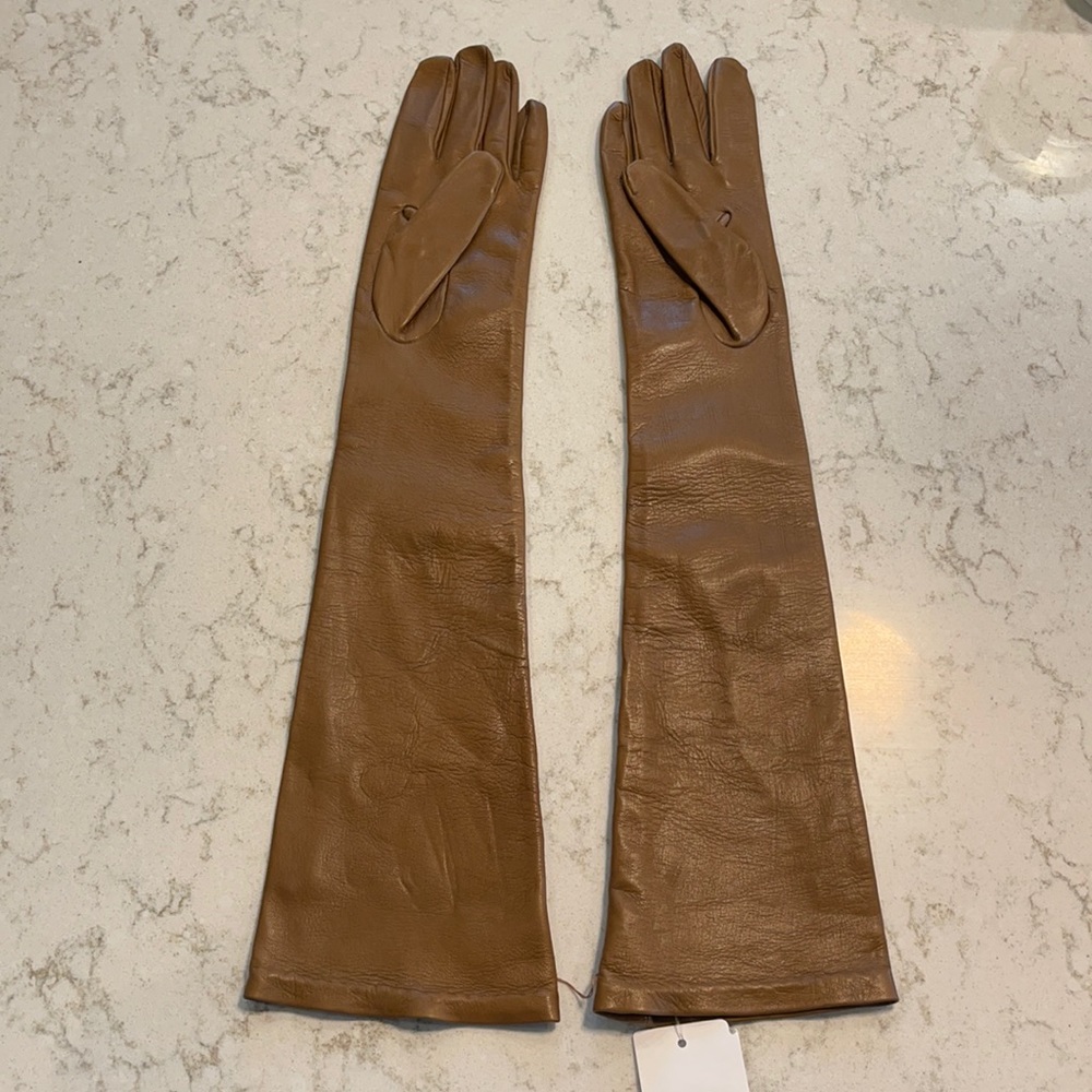 Soft leather cognac gloves